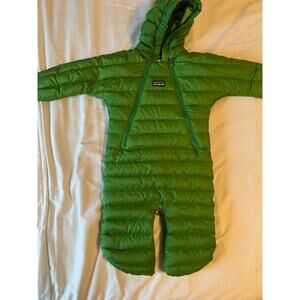 Green Patagonia down bunting snow suit size 3 months
